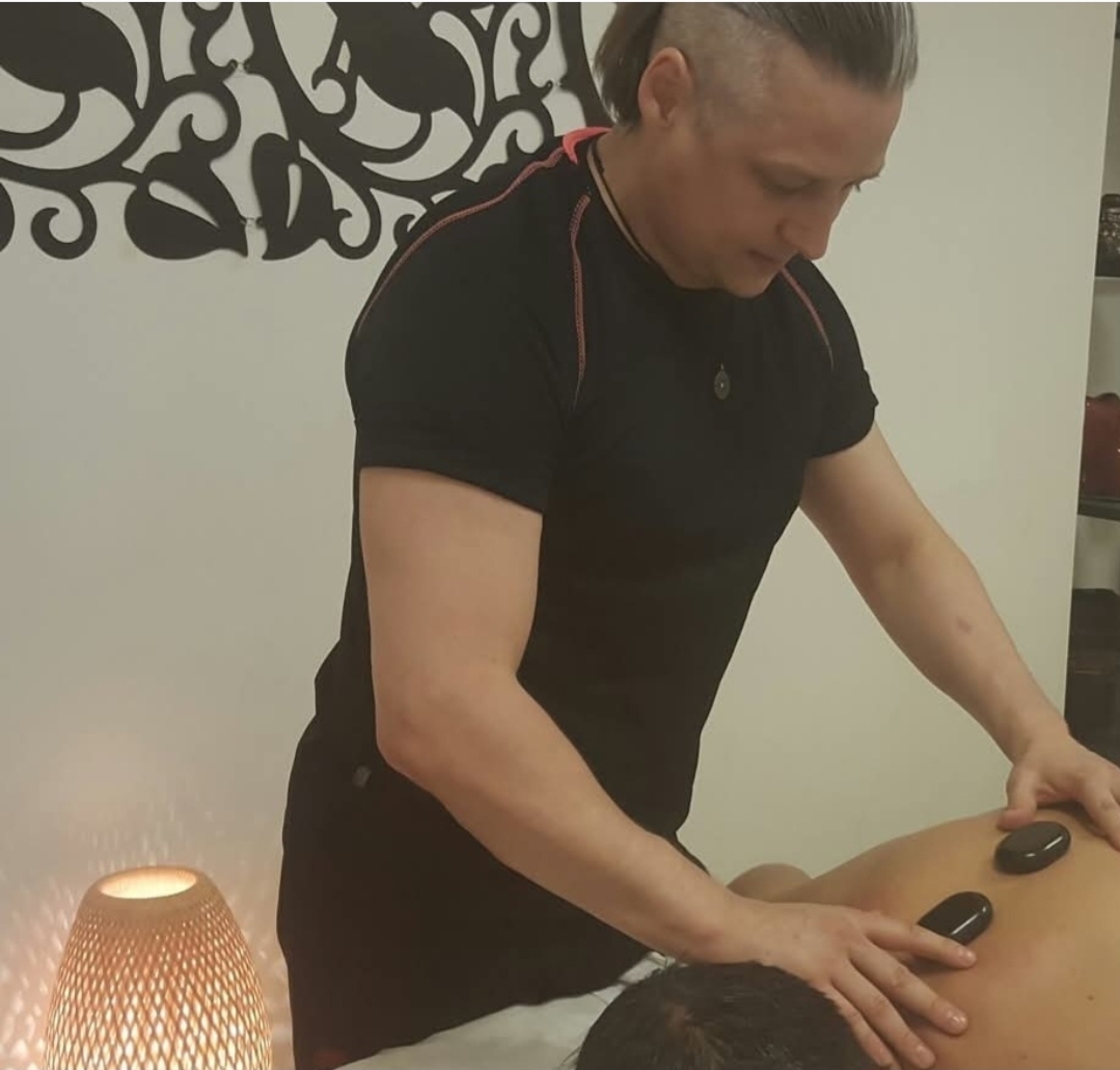 מטפל/ת בעיסוי בתל אביב - דמיטרי